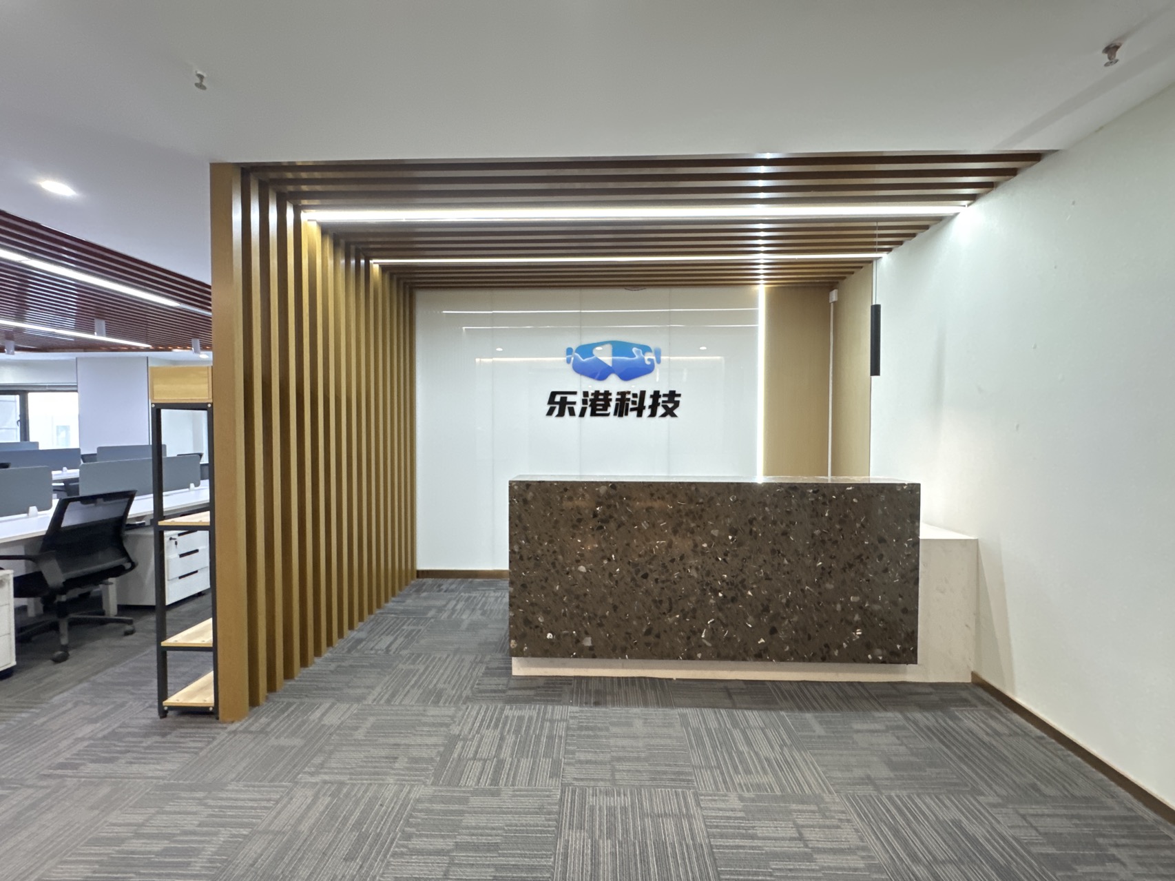 高新区清华科技园正电梯口400平