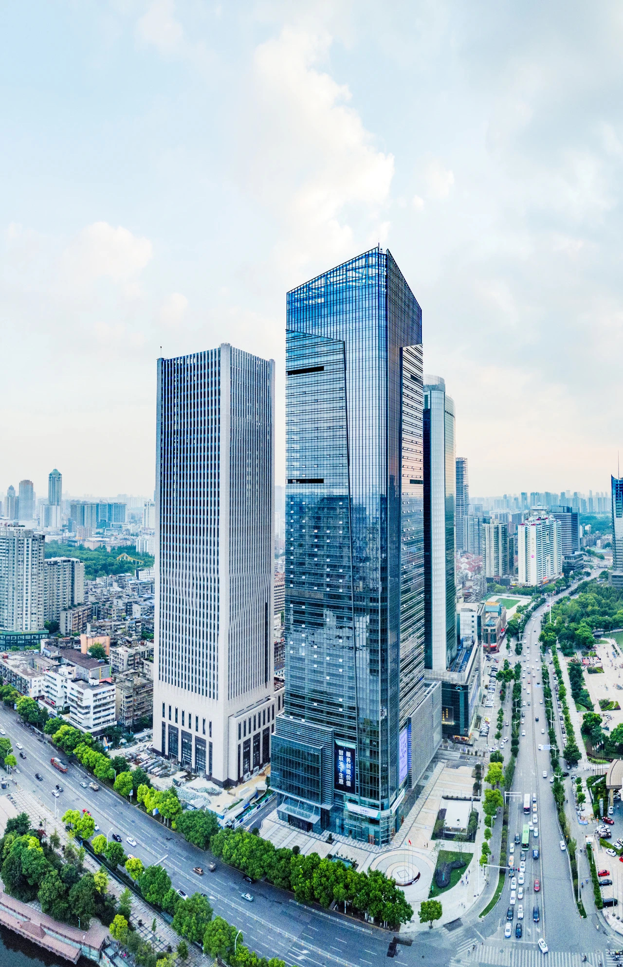南北通透,黄金地段,楼层好,采光很棒,性价比高