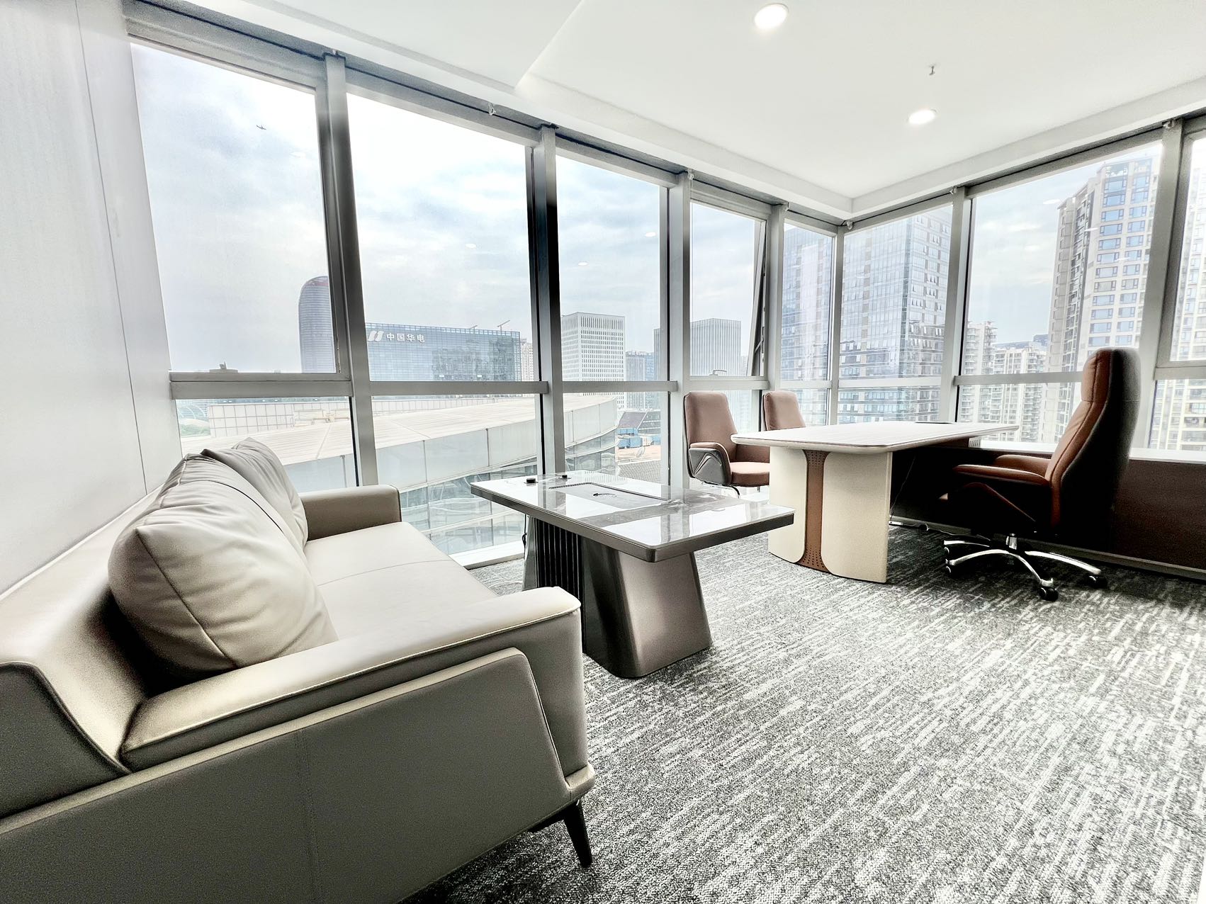 中航城市广场 9个隔间 110个工位 全新装修