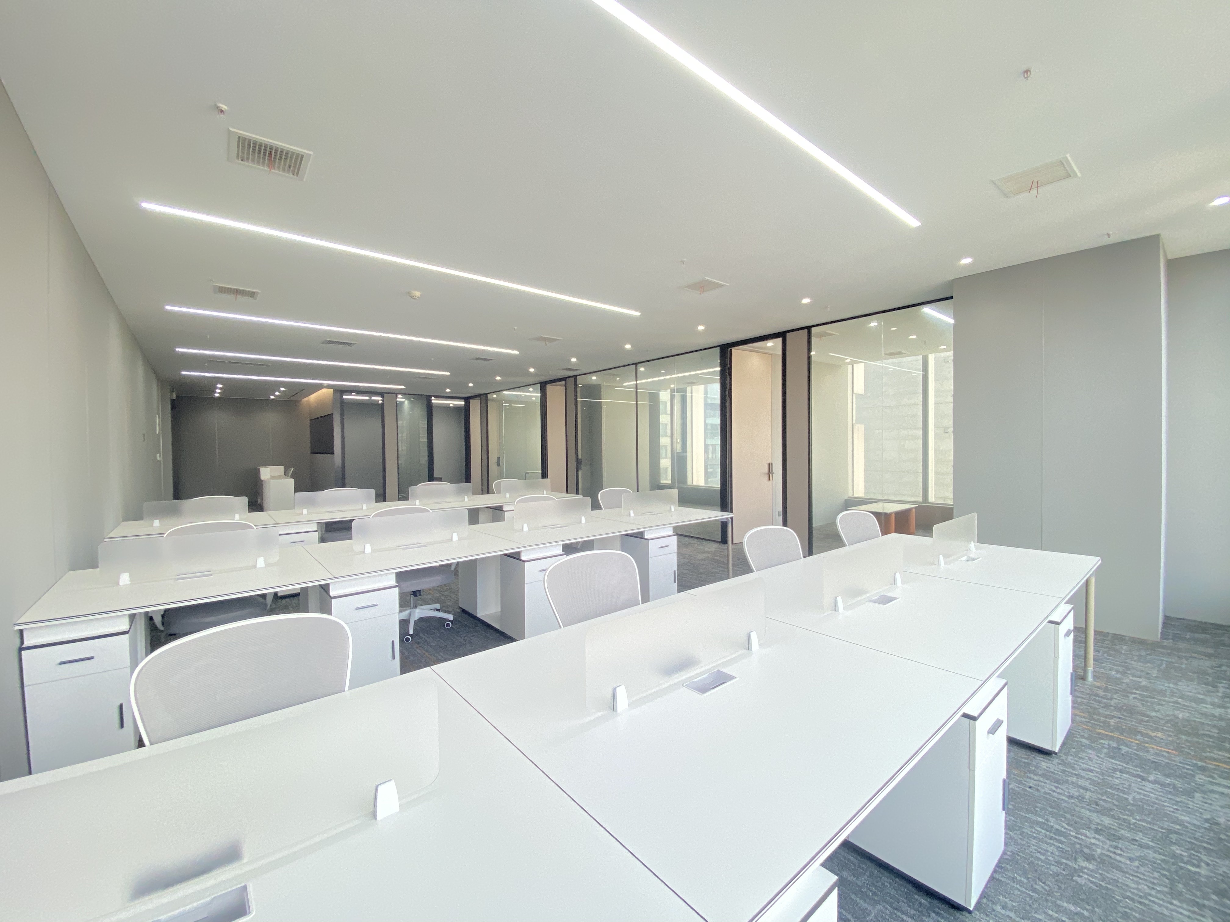 江汉区青年路首排甲级写字楼西北湖国金中心376㎡