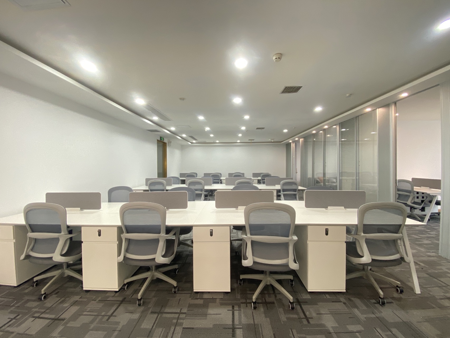 江汉区CBD地铁口0距离，5A甲级写字楼广发银行大厦