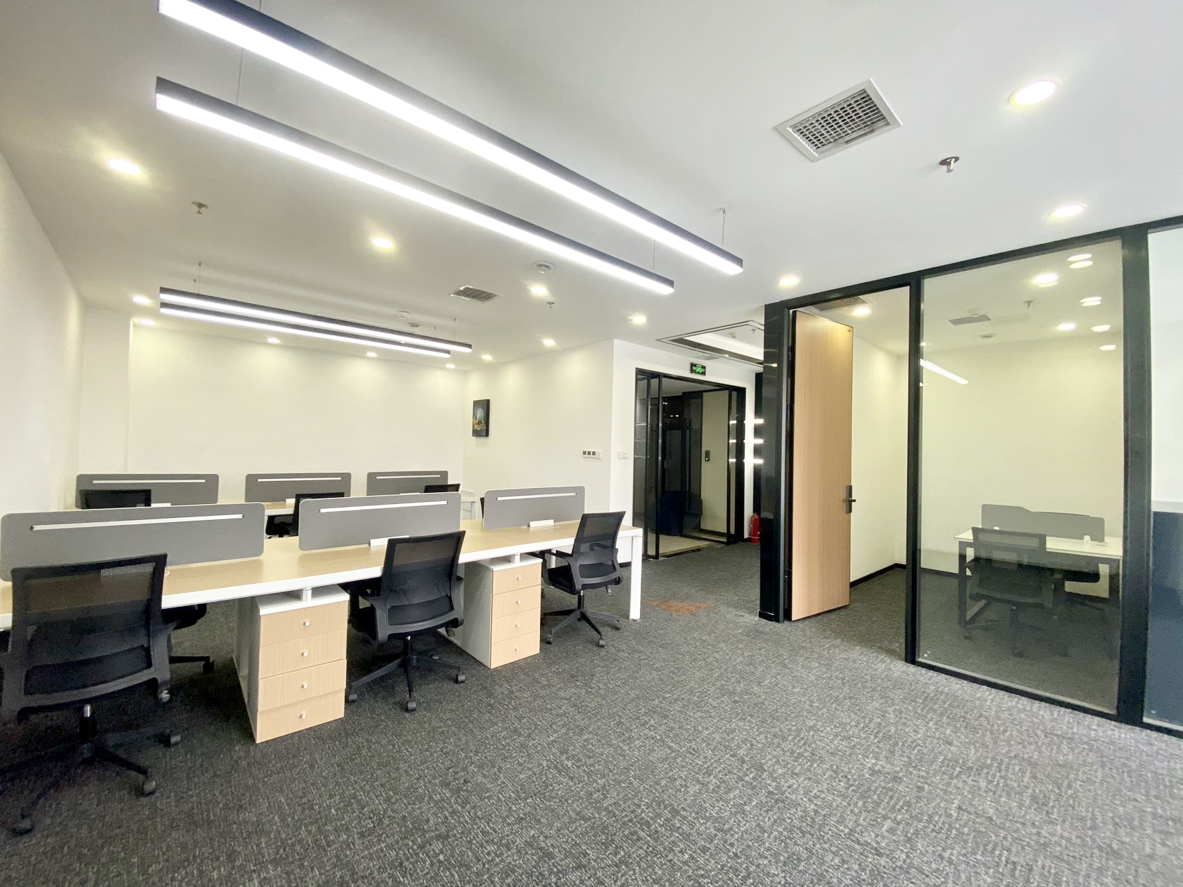 译创国际大厦精装140㎡2+1格局出租