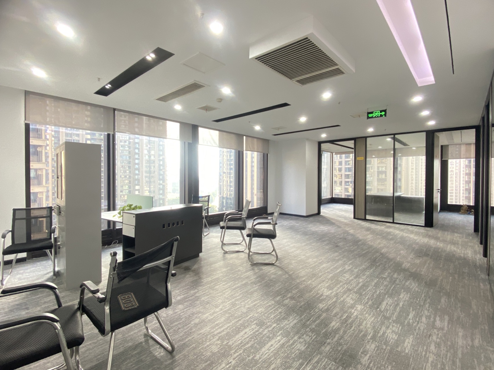 江汉区CBD华发中城国际中心242㎡精装办公室出租