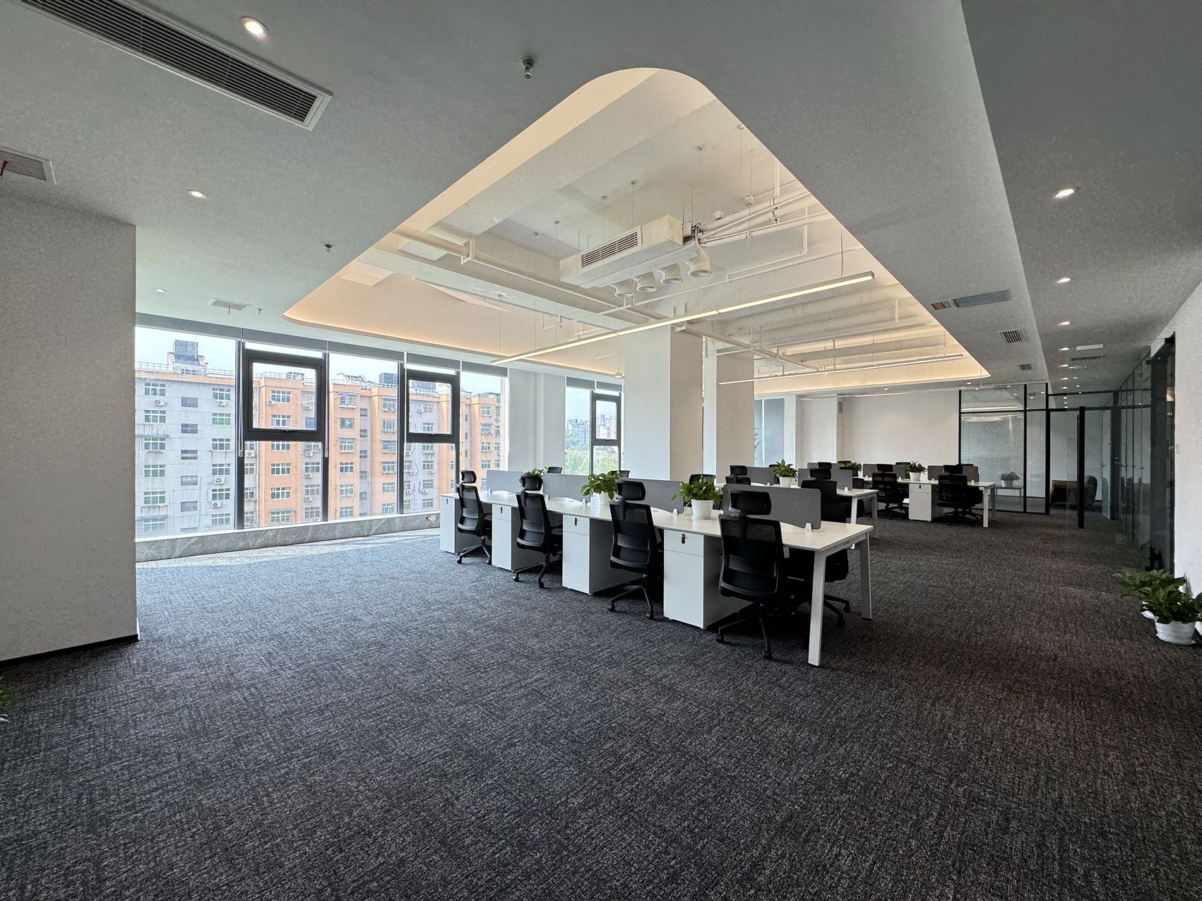 高新区沣惠南路 地铁口200米恬静园，全新精装