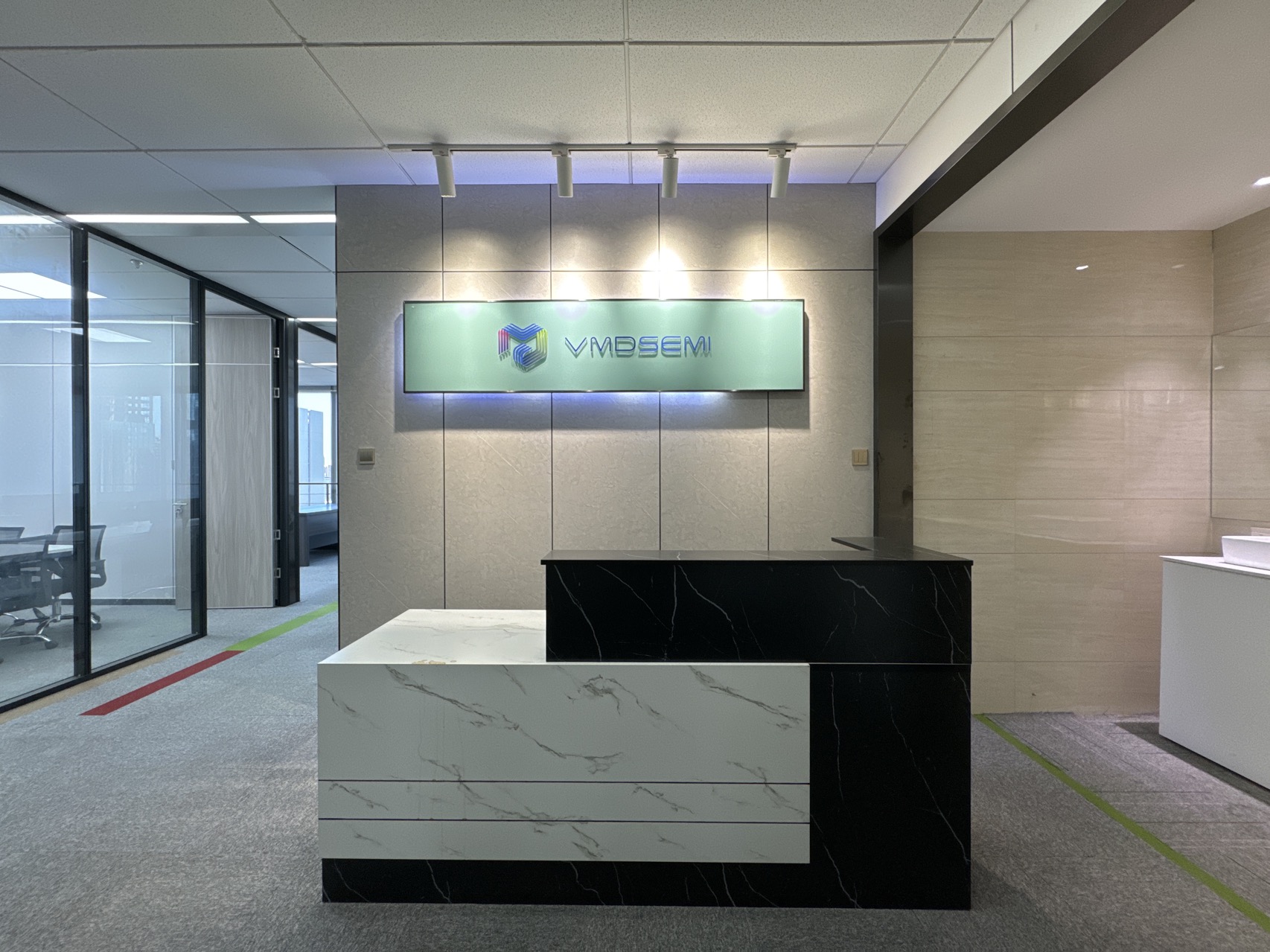 高新区双子塔绿地中心精装双面采光办公室出租