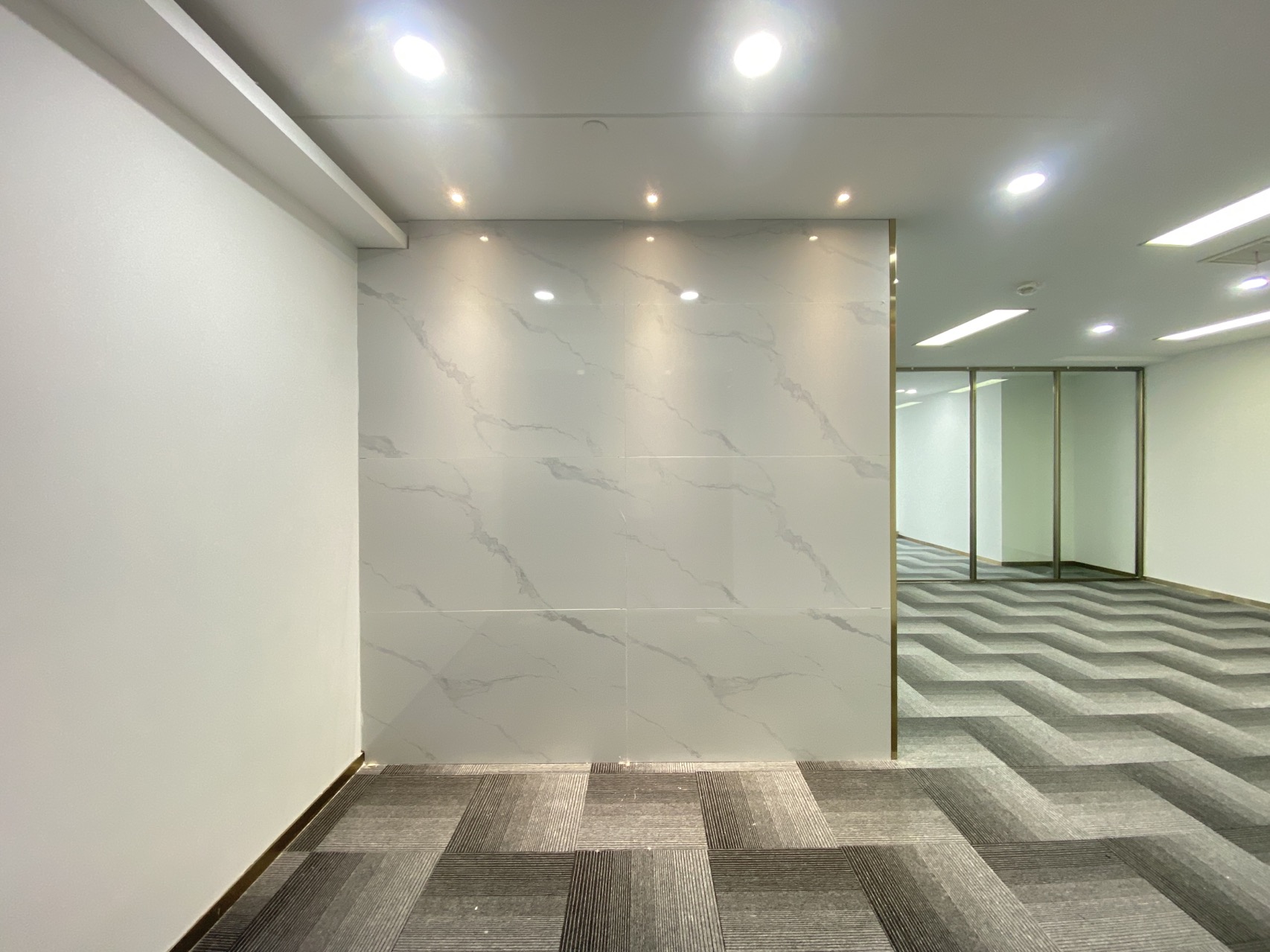 地铁口0距离5A甲级写字楼广发银行大厦