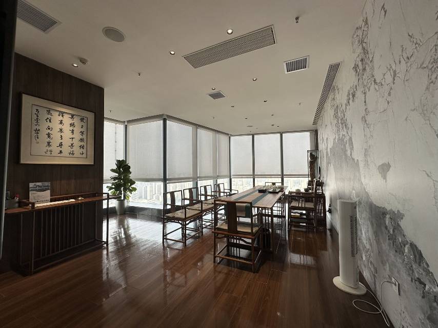 高新区锦业路正地铁口中铁西安中心