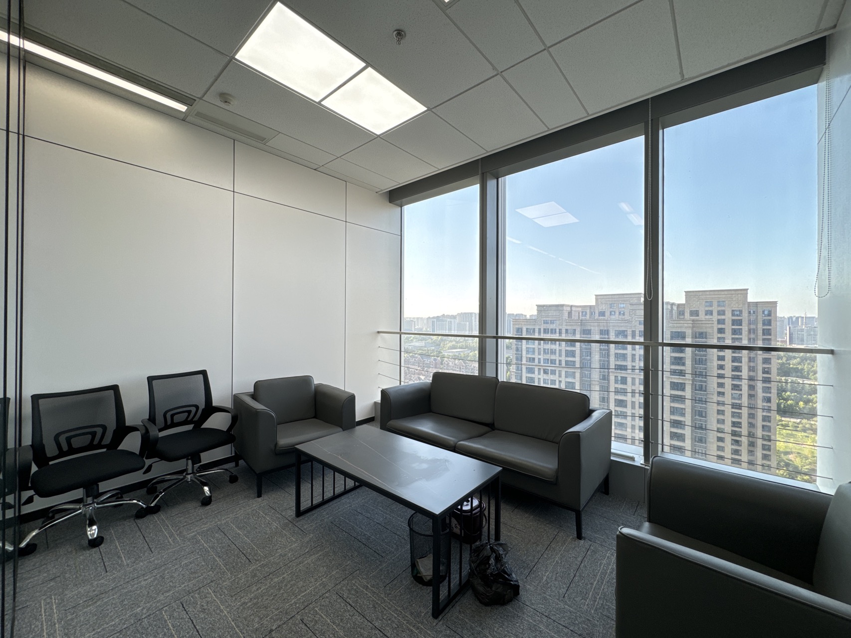 高新区双子塔绿地中心精装150㎡小户型办公室双面采光