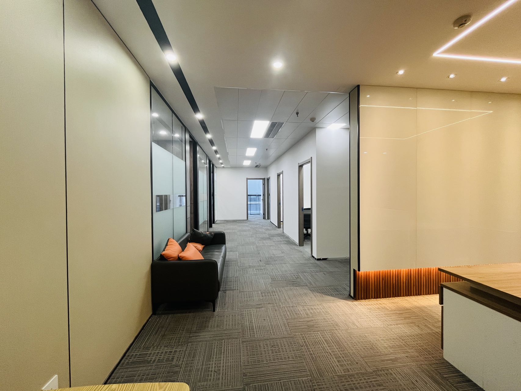 高新区锦业路正地铁口绿地领海大厦